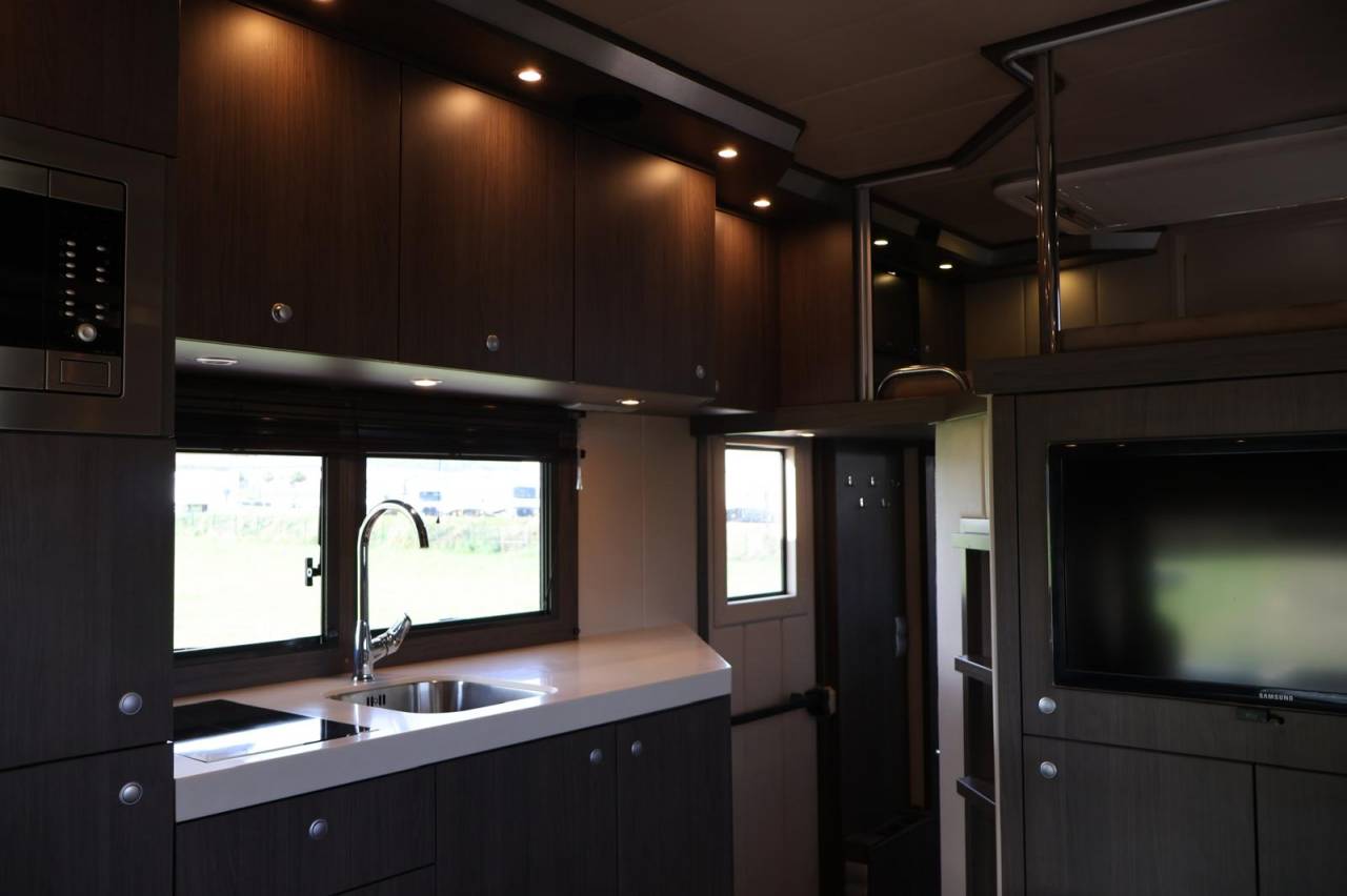 IVECO 26.360 STX - 6 CHEVAUX - POP OUT - VENDU