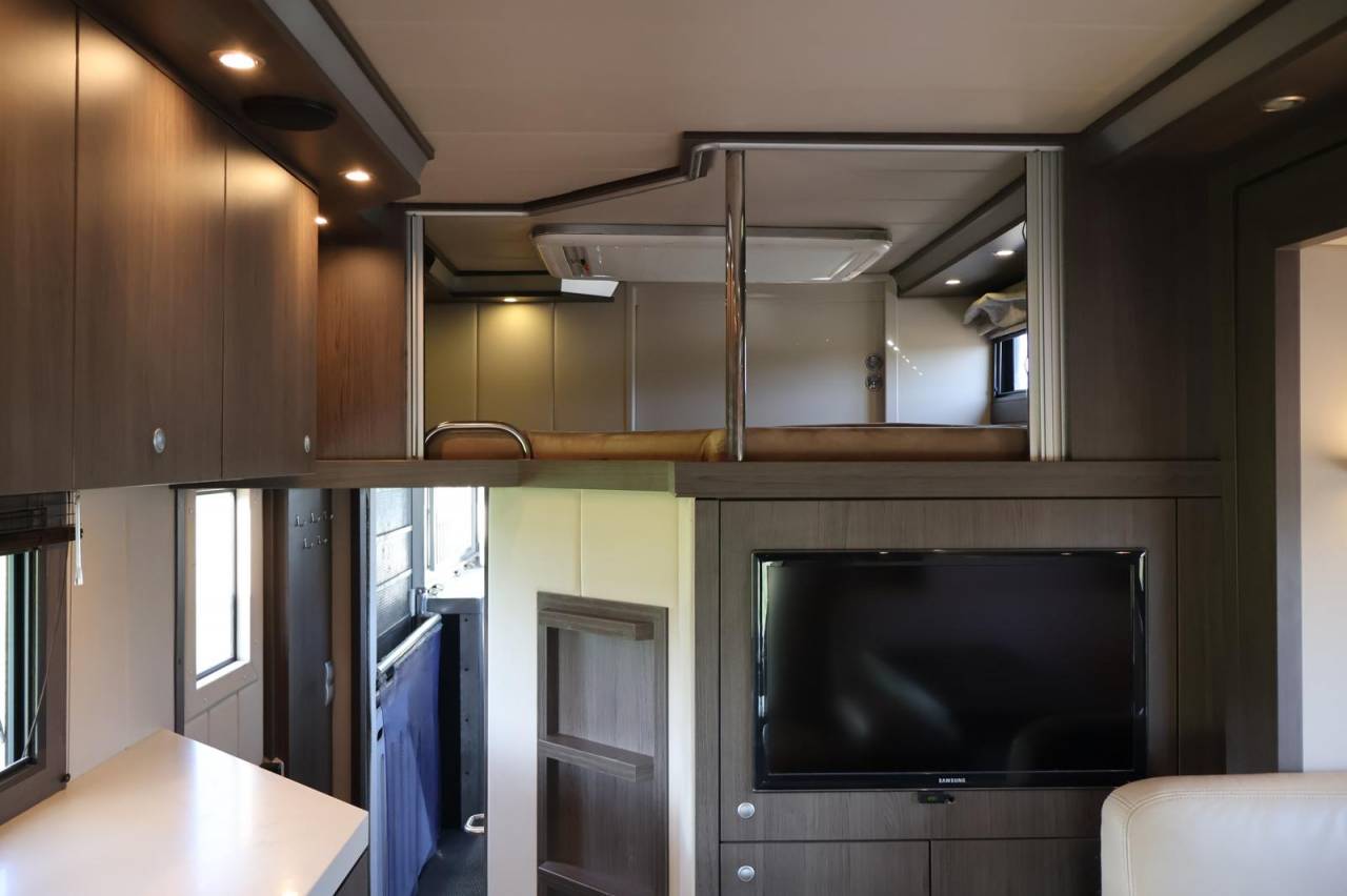 IVECO 26.360 STX - 6 CHEVAUX - POP OUT - VENDU