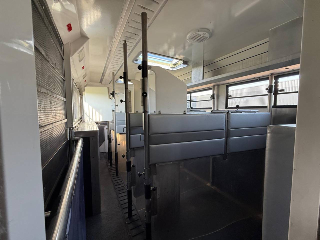 IVECO 26.360 STX - 6 CHEVAUX - POP OUT - VENDU