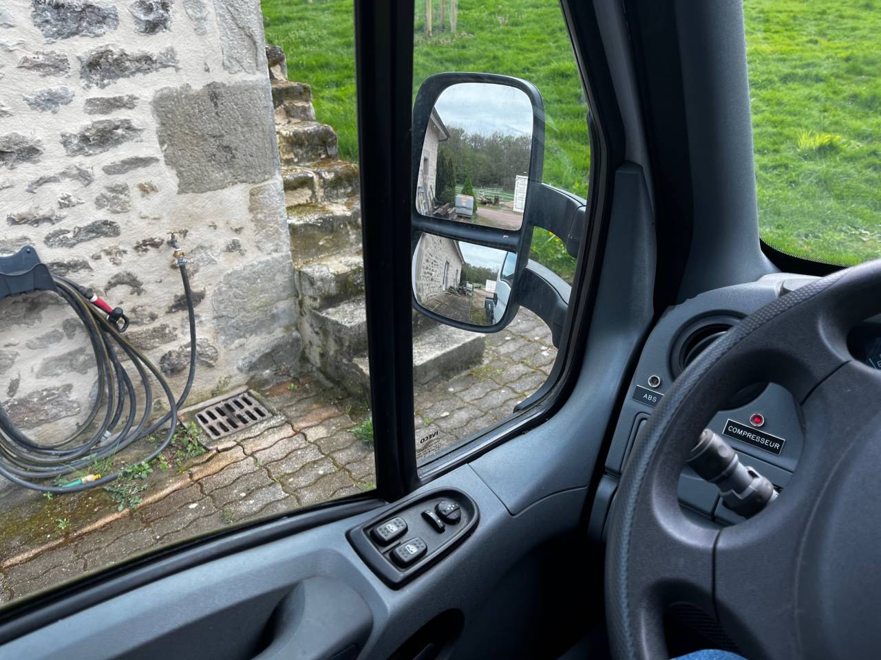 Camion IVECO VL - Semi Remorque 5 Chevaux VOW