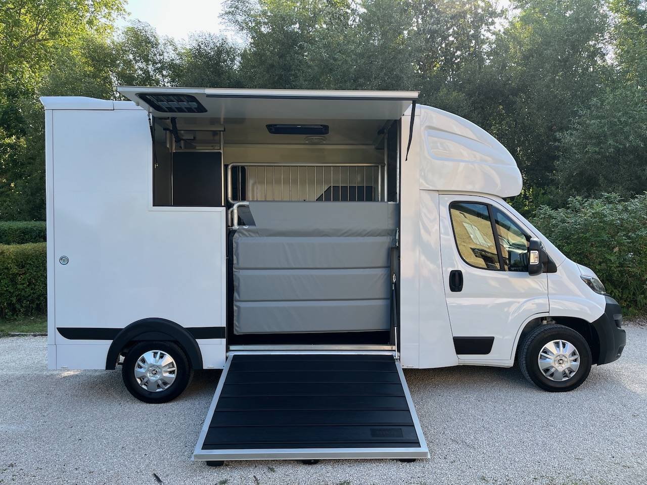 PEUGEOT BOXER BLUEHDI 165 MSG STALLION LIGHT
