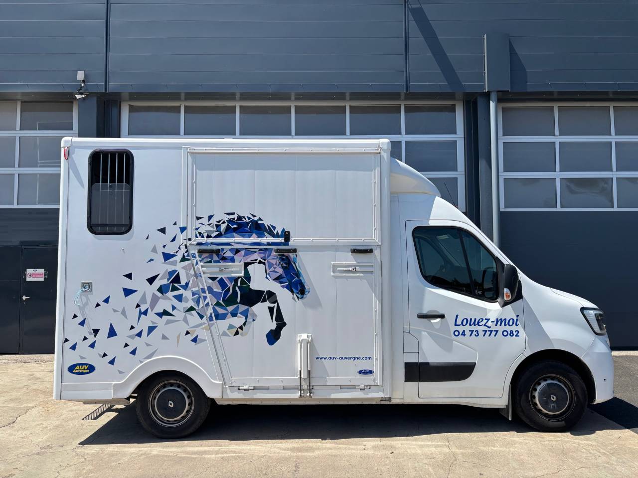 LOCATION CAMION A CHEVAUX 2 PLACES