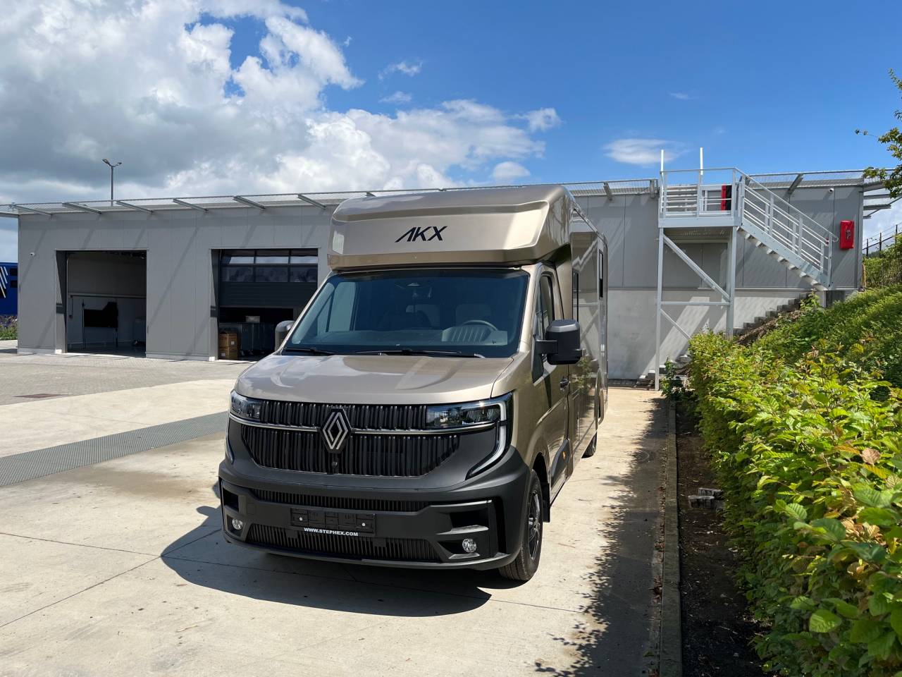 AKX DOUBLE CABINE BASE MASTER 