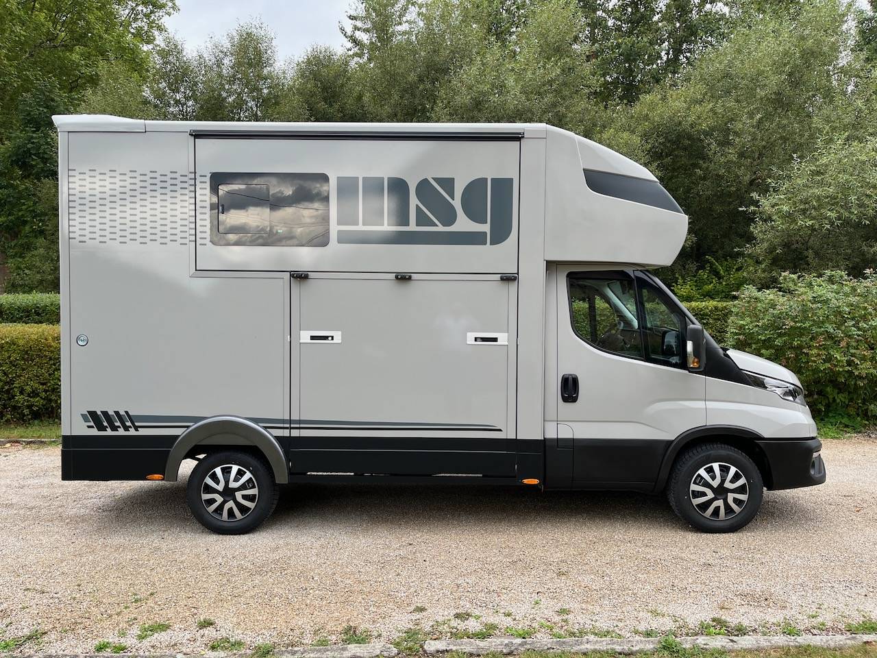 IVECO DAILY 35S210 HI-MATIC MSG STALLION LIGHT