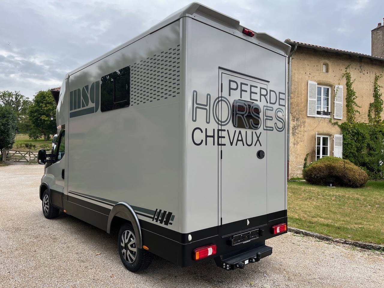 IVECO DAILY 35S210 HI-MATIC MSG STALLION LIGHT