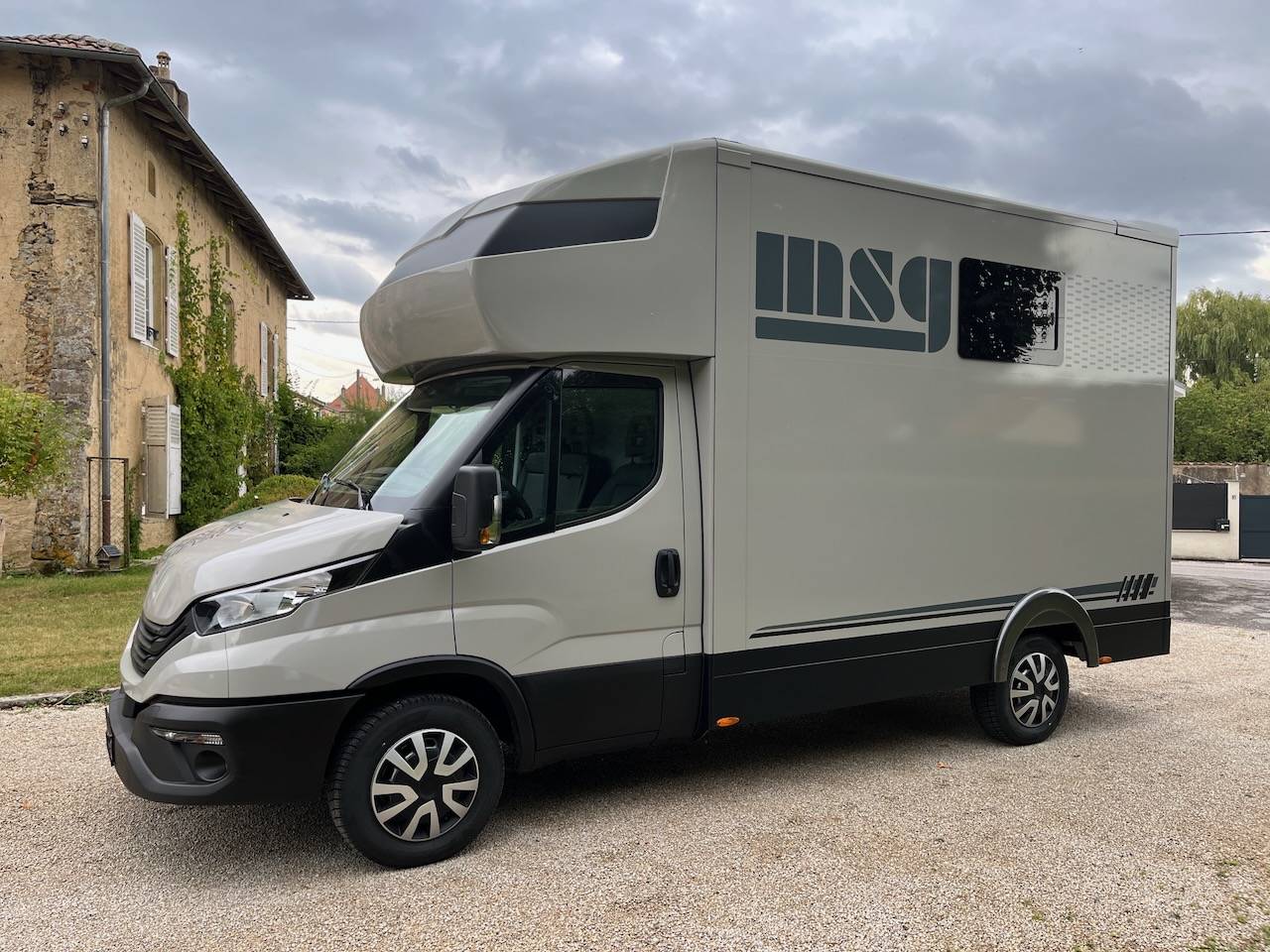 IVECO DAILY 35S210 HI-MATIC MSG STALLION LIGHT