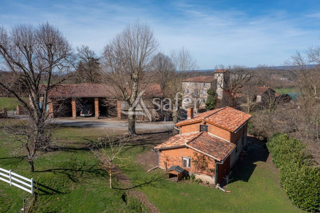 Domaine d'exception : 2 maisons d'habitations avec d&eacute;pendances