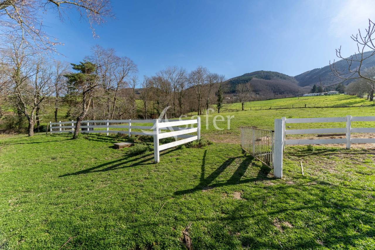 Domaine d'exception : 2 maisons d'habitations avec d&eacute;pendances