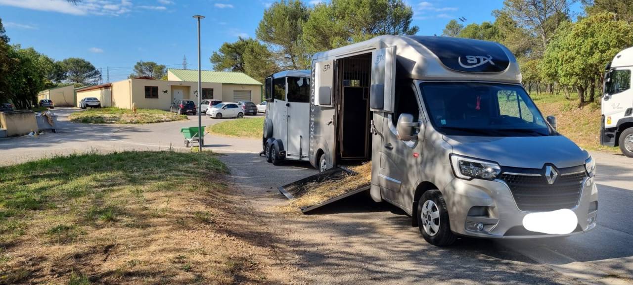 À vendre — Matériel professionnel de transport équin