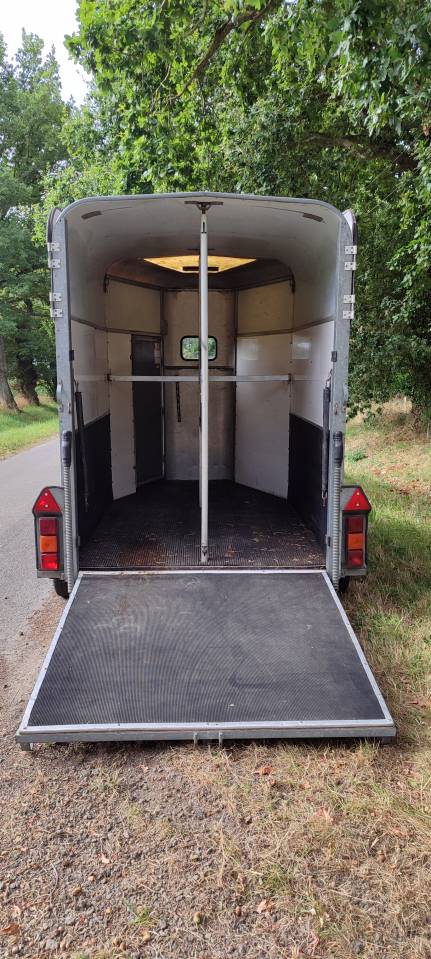 Location van 2 places Ifor Williams 