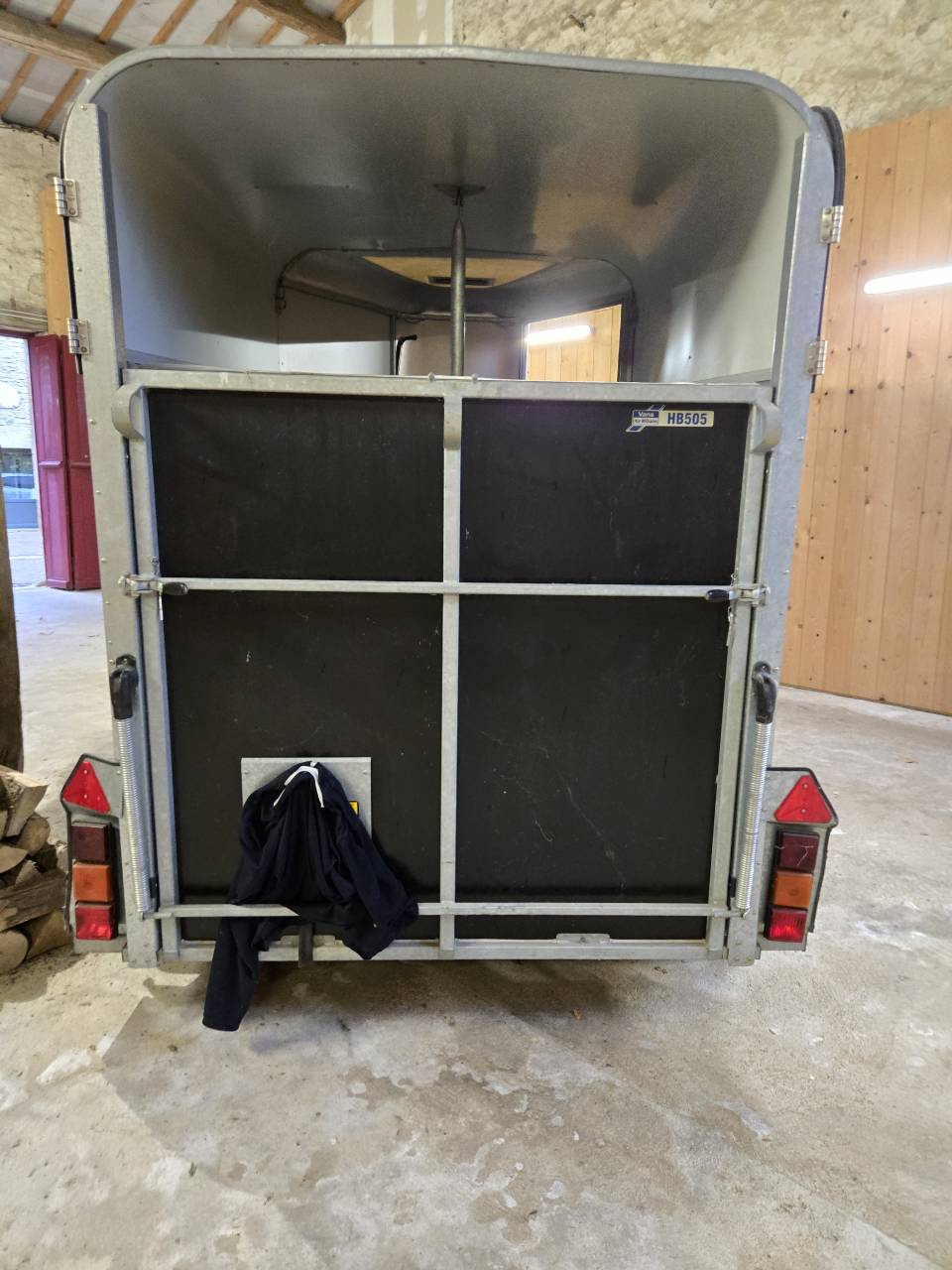 VAN IFOR WILLIAMS 2 PLACES HB505