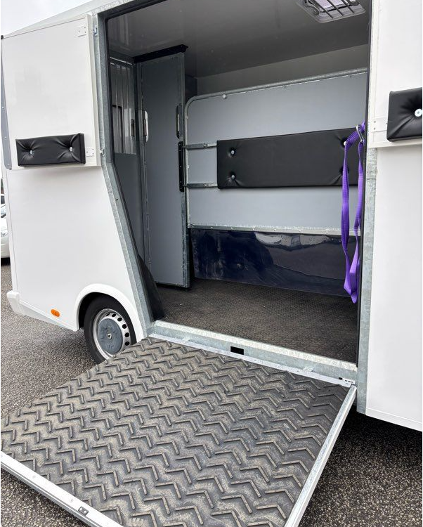  MASTER III VAN CHEVAUX  2.3 DCi 135 TRACTION 