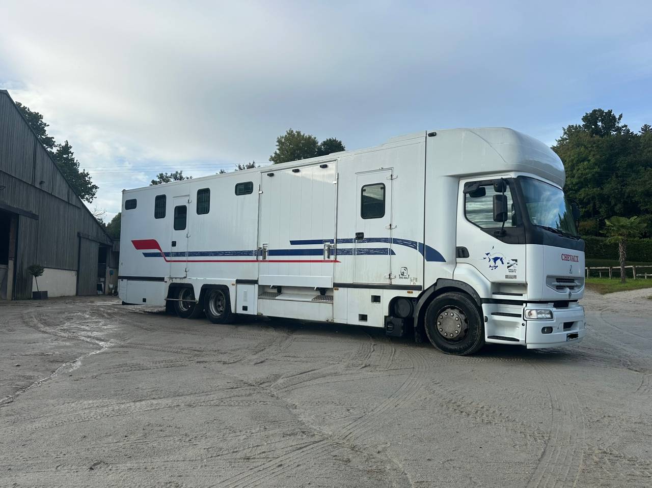 Camion theault 9 places stalle 