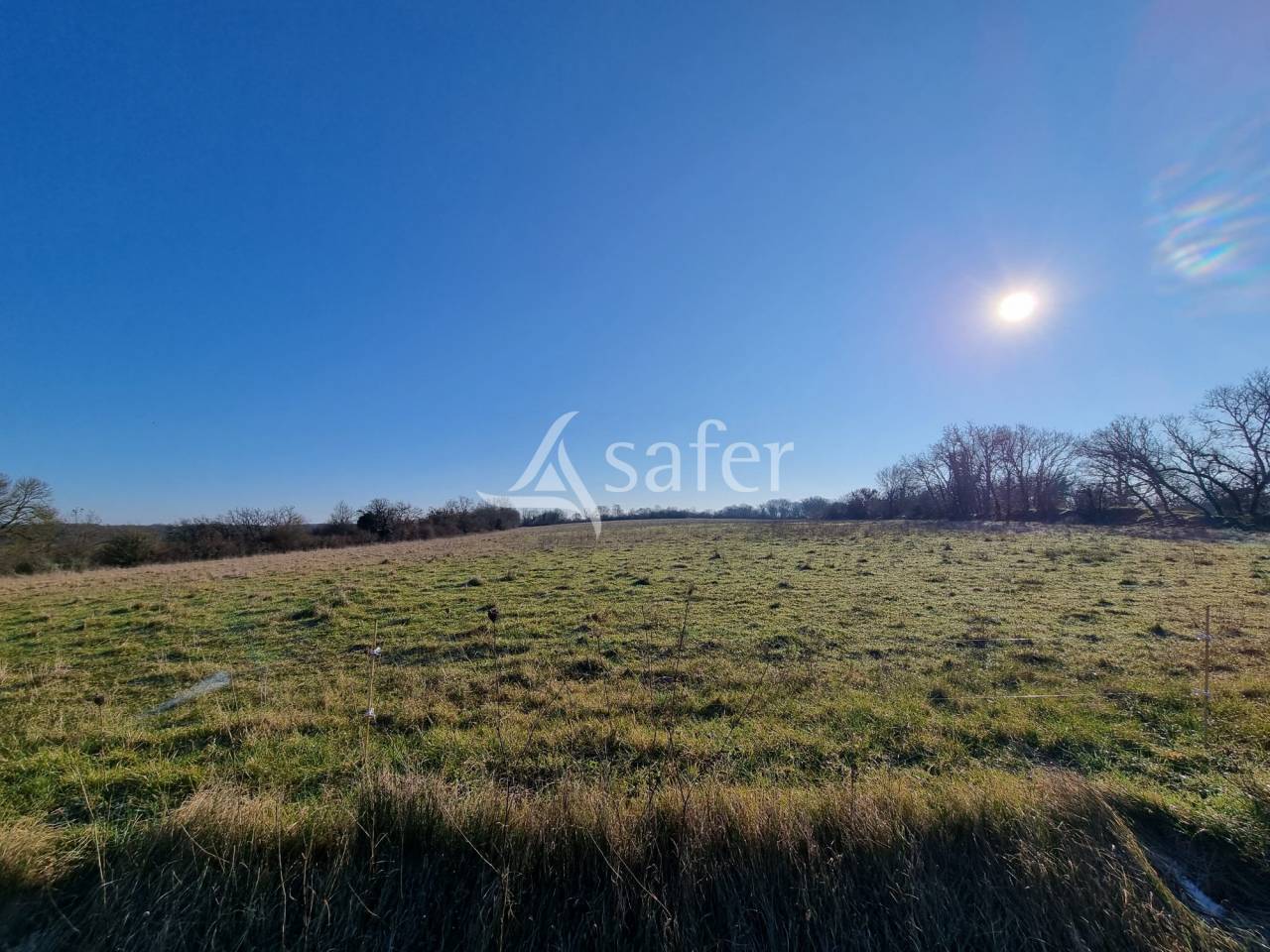 Corps de ferme sur 14 ha au calme et proche A20.