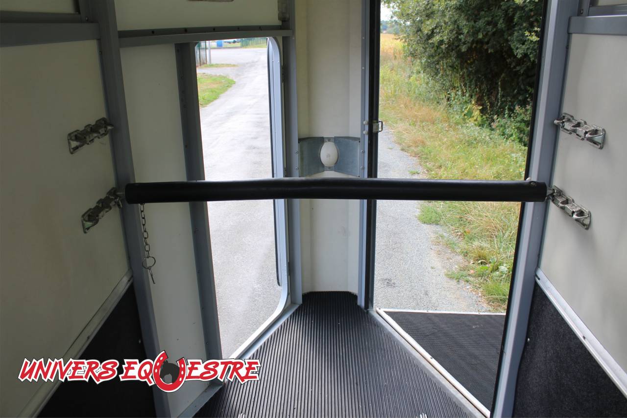 VAN IFOR WILLIAMS HB OCCASION 2015