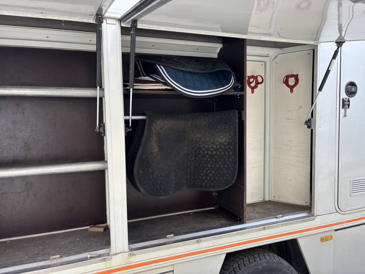 Vends camion 3 chevaux avec home car