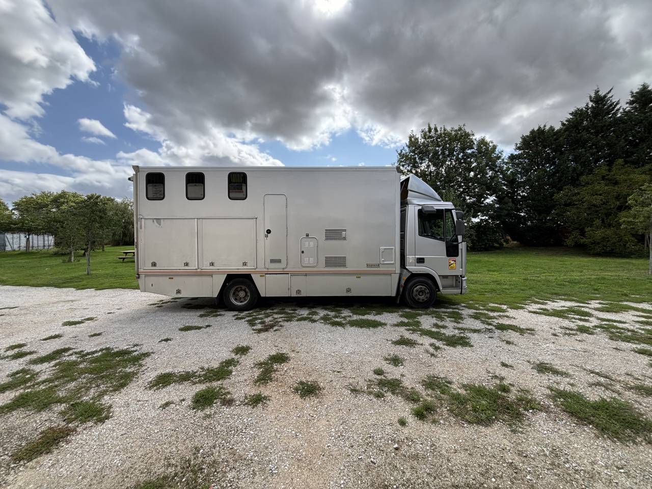 Vends camion 3 chevaux avec home car
