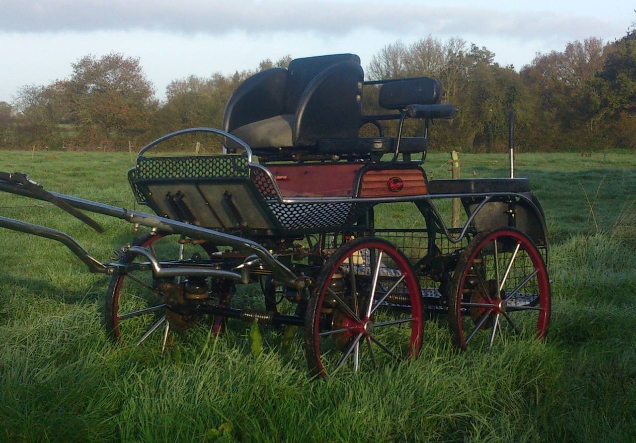 voiture marathon POUVREAU 1 cheval 4 pl. finition inox
