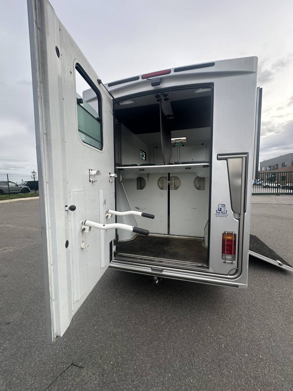 Camion theault 2 places chevaux van 