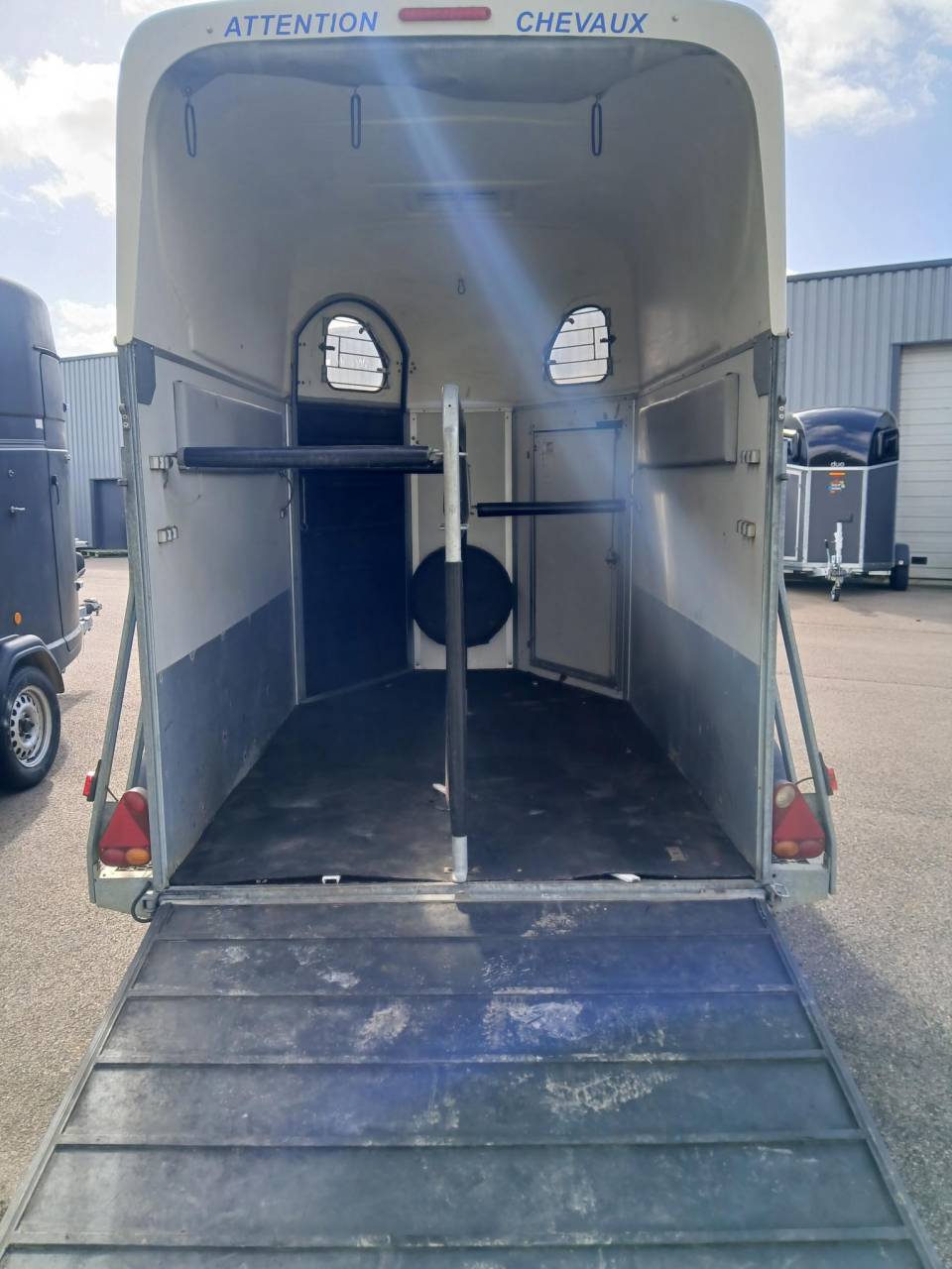 VAN OCCASION 2 PLACES CHEVAL LIBERTE