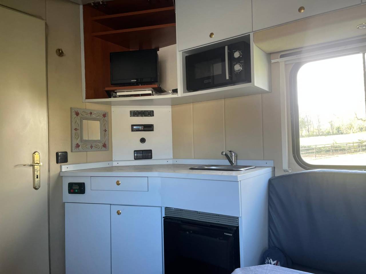 Camion Mercedes 5 chevaux+habitation