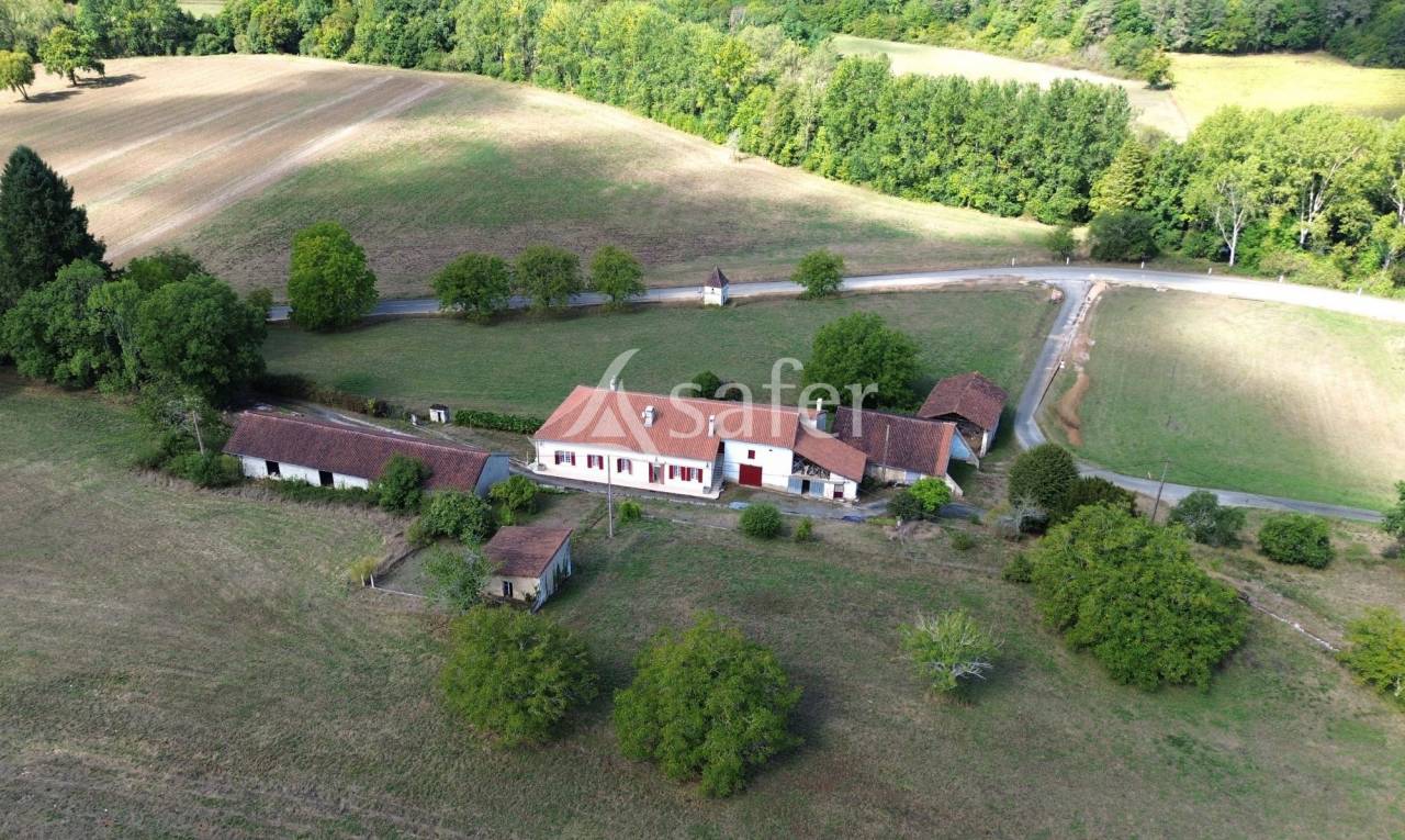 Propriété bâtie sur 28ha proche Brantôme