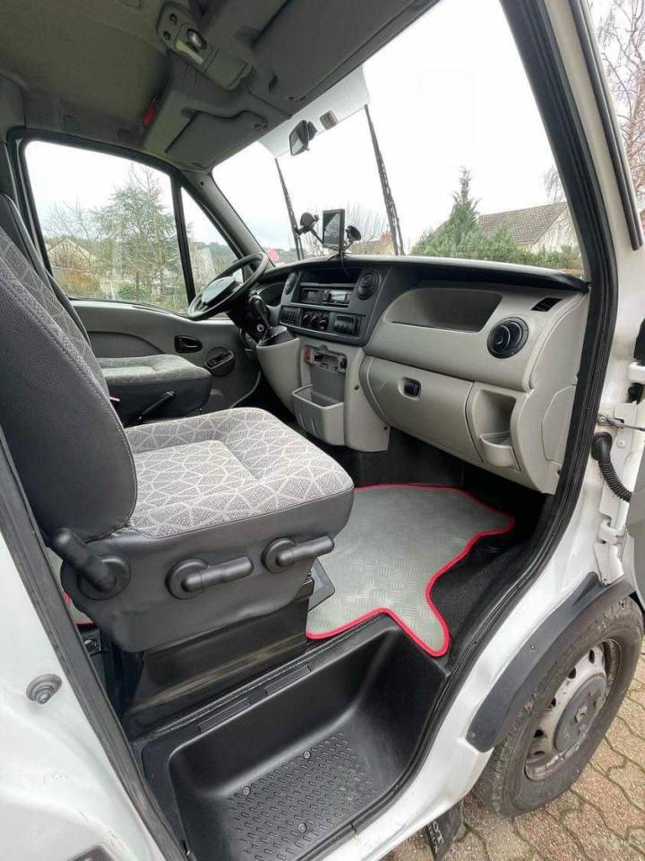 VL chevaux Renault master Barbot