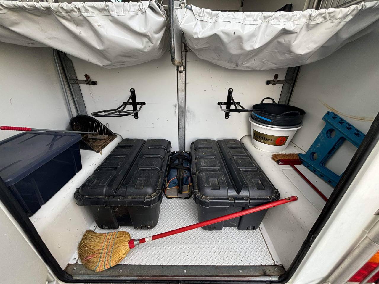 VL chevaux Renault master Barbot