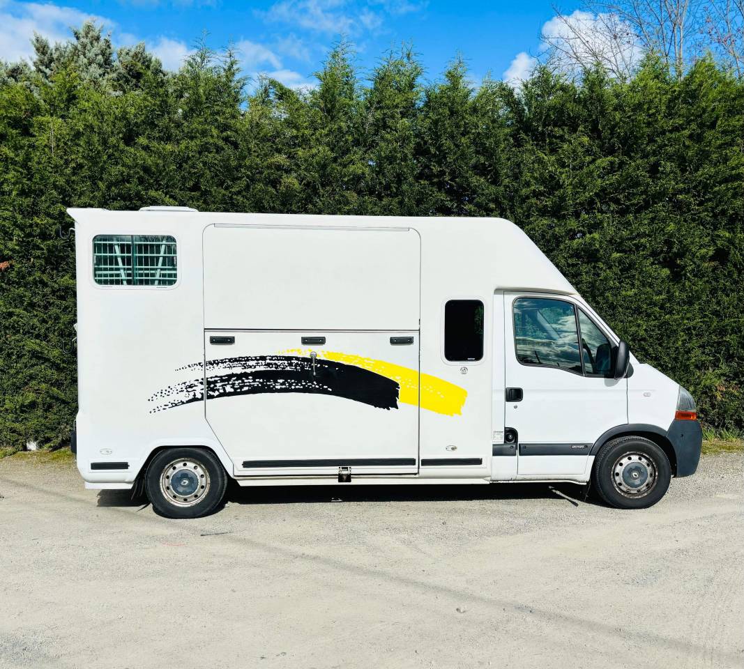 VL chevaux Renault master Barbot