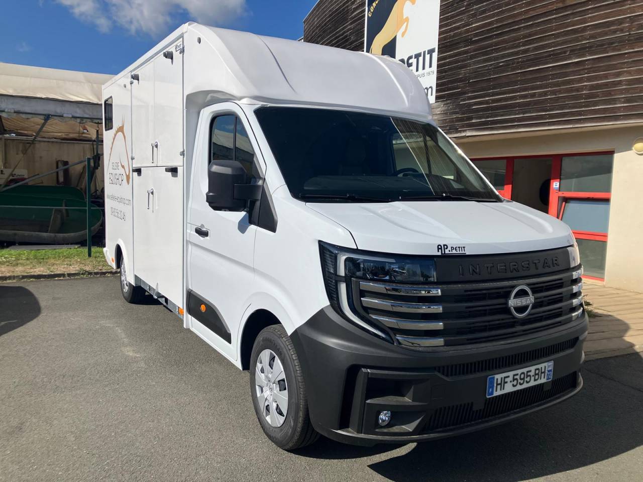 Location Camion Chevaux neuf à LYON 69 (DARDILLY)