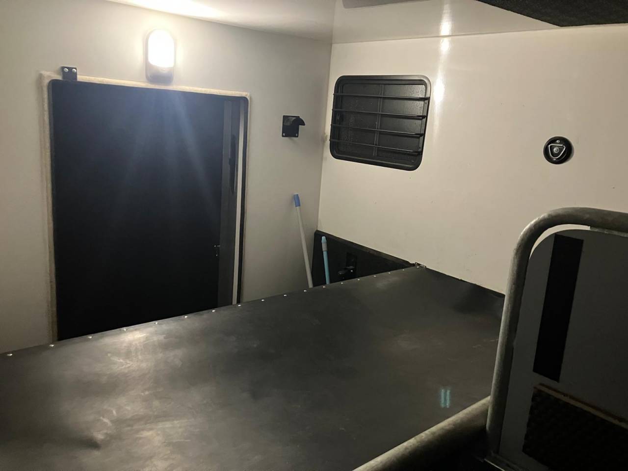 Location Camion Chevaux neuf à LYON 69 (DARDILLY)