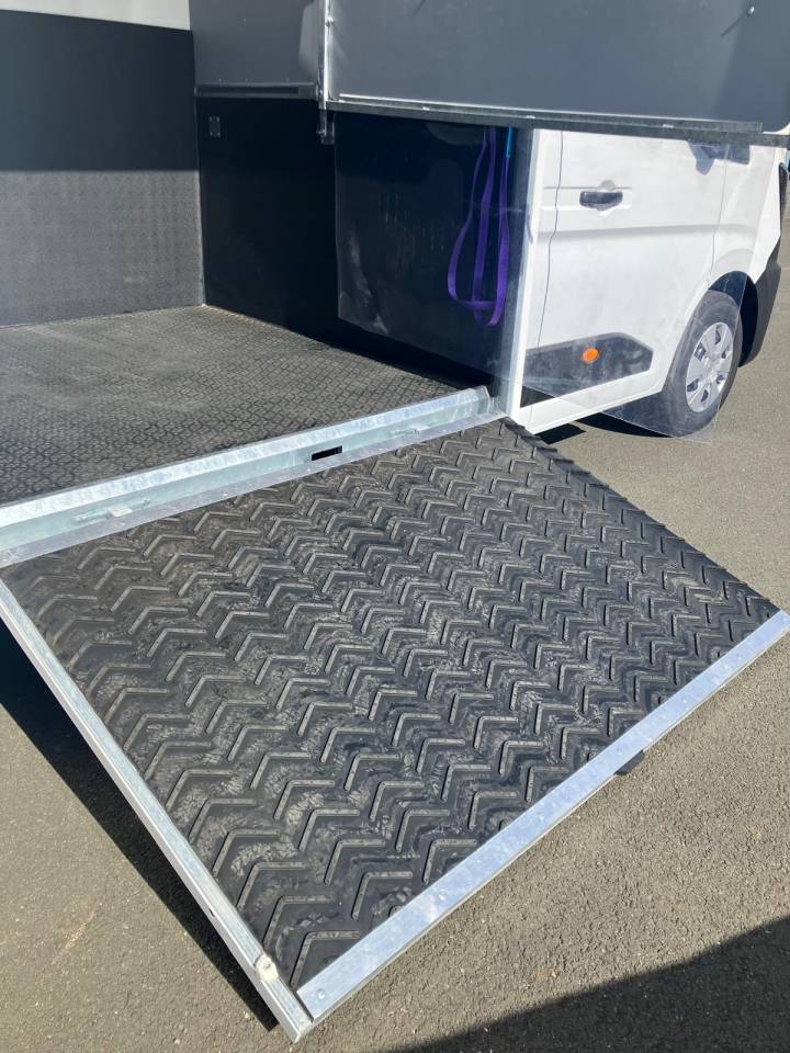 Location Camion Chevaux neuf à LYON 69 (DARDILLY)