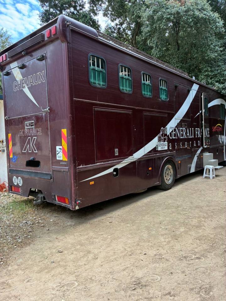 DAF 01/2003 6 chevaux avec appartement 