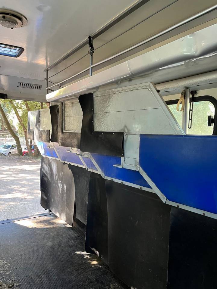 DAF 01/2003 6 chevaux avec appartement 