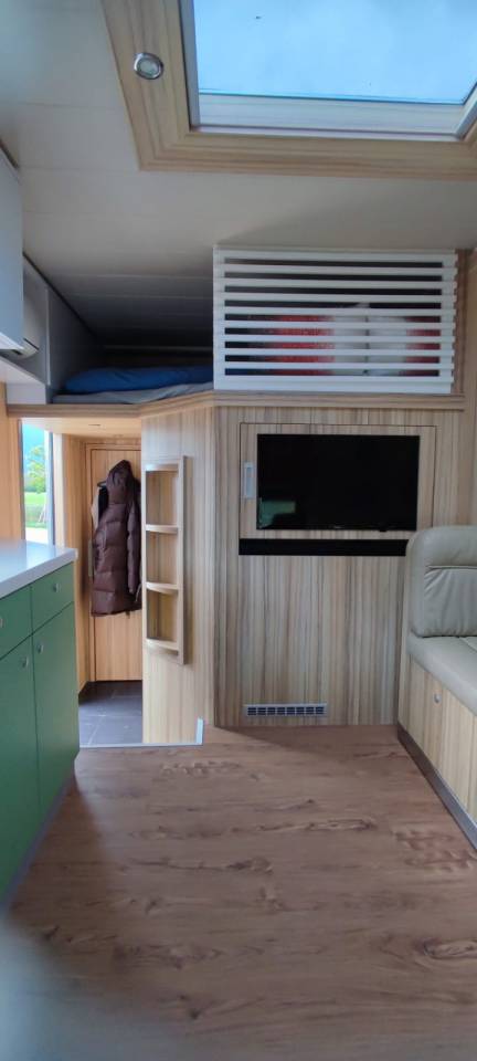 Camion MAN - TGM - pour 5 chevaux avec appartement 