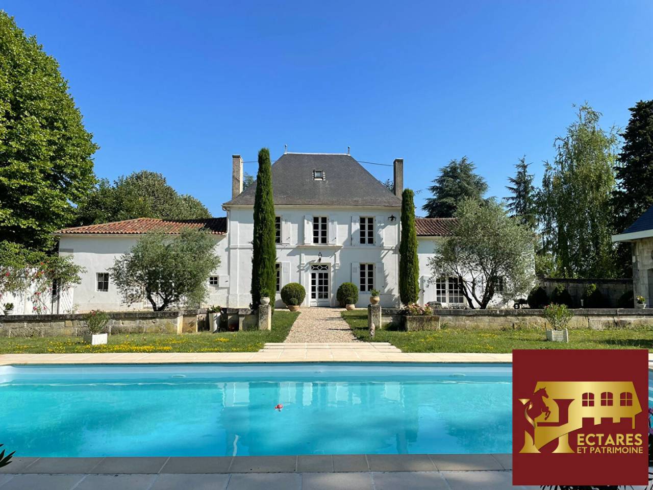 Propriété de 270 m2 avec étang à Cognac sur 3ha