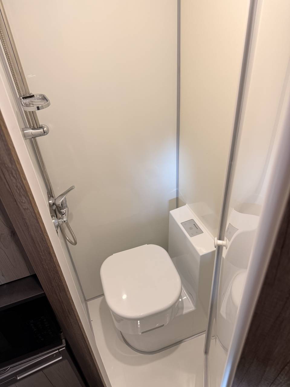 Van remorque 2 chevaux + home car Anka