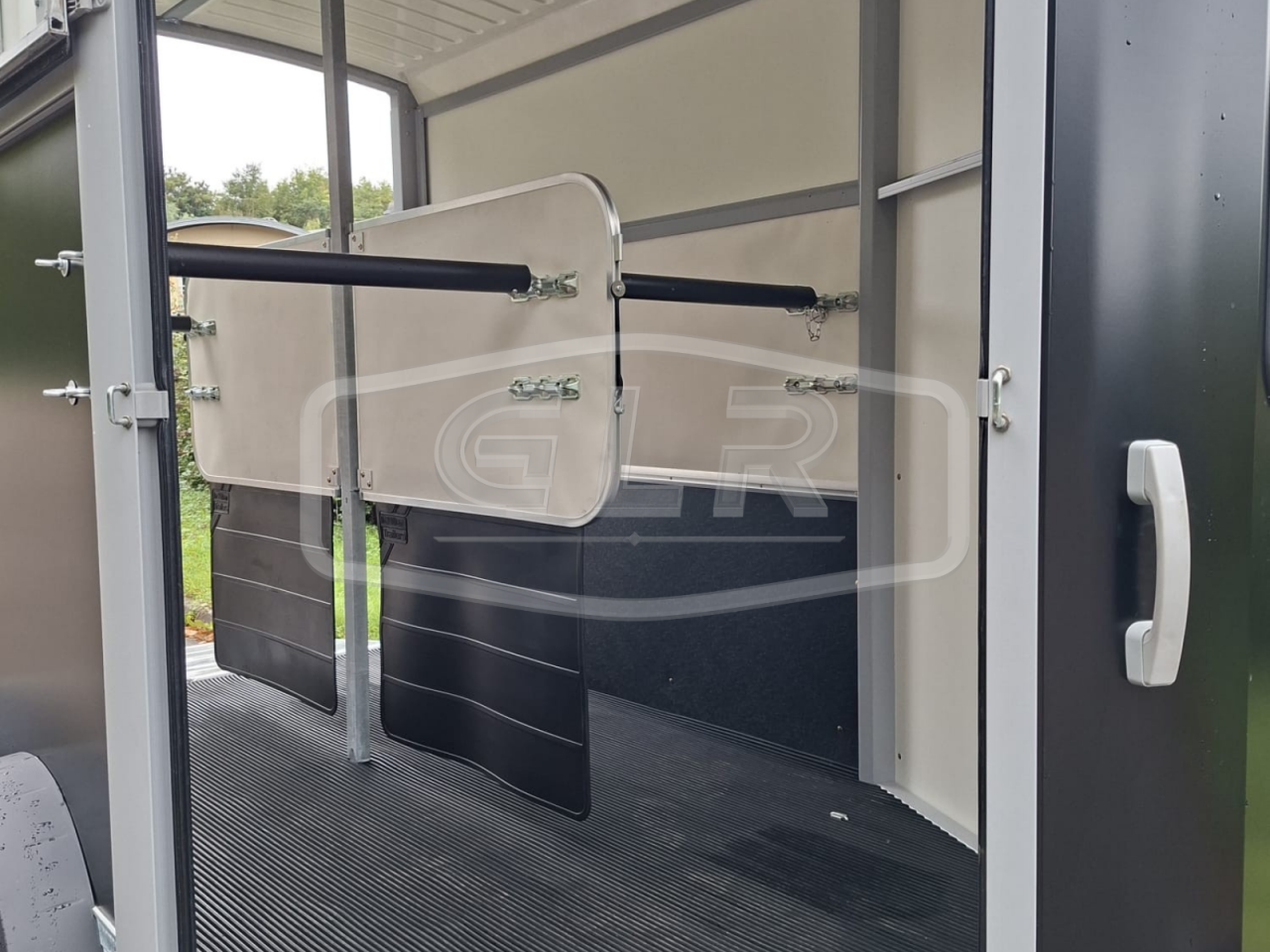 VAN IFOR WILLIAMS NEUF – HB 511 PONT PORTE ARRIERE – GRAND CHEVAUX – 2 PLACES