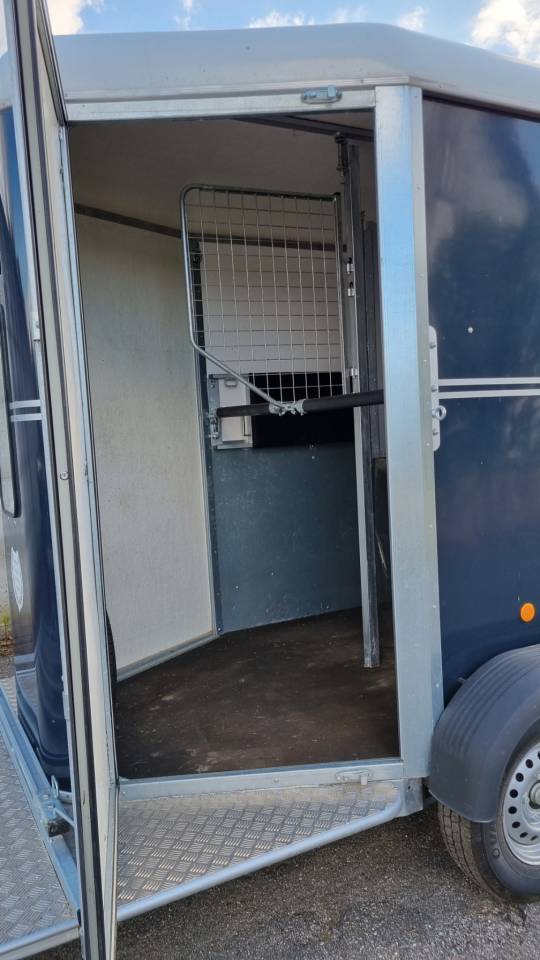 Van Fautras 2 places avec porte calèche.