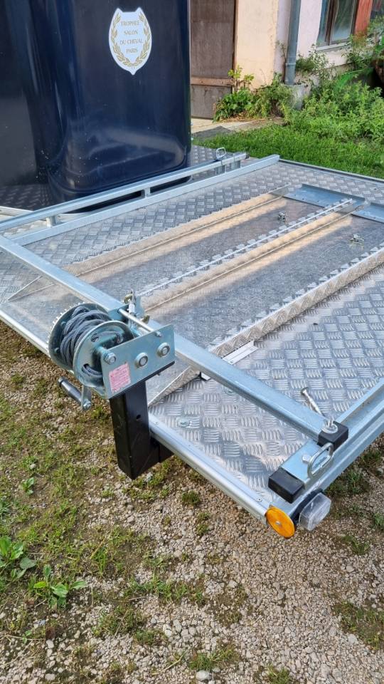 Van Fautras 2 places avec porte calèche.