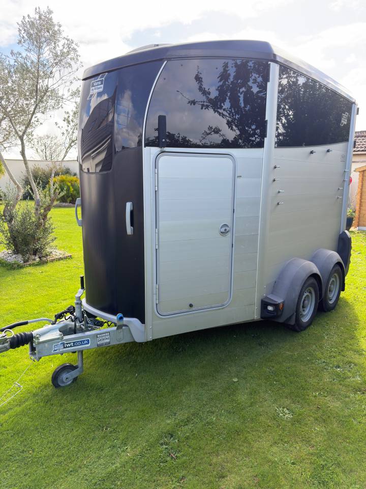 van chevaux IFOR WILLIAM'S HBX 506 - 2 PLACES