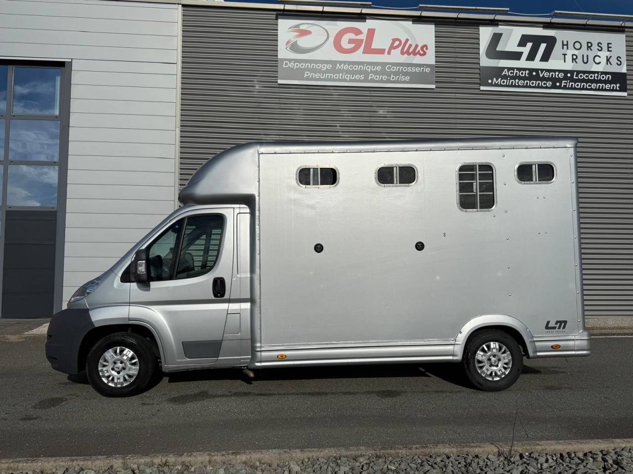 VL EQUI-TREK PEUGEOT BOXER 120CH  3P