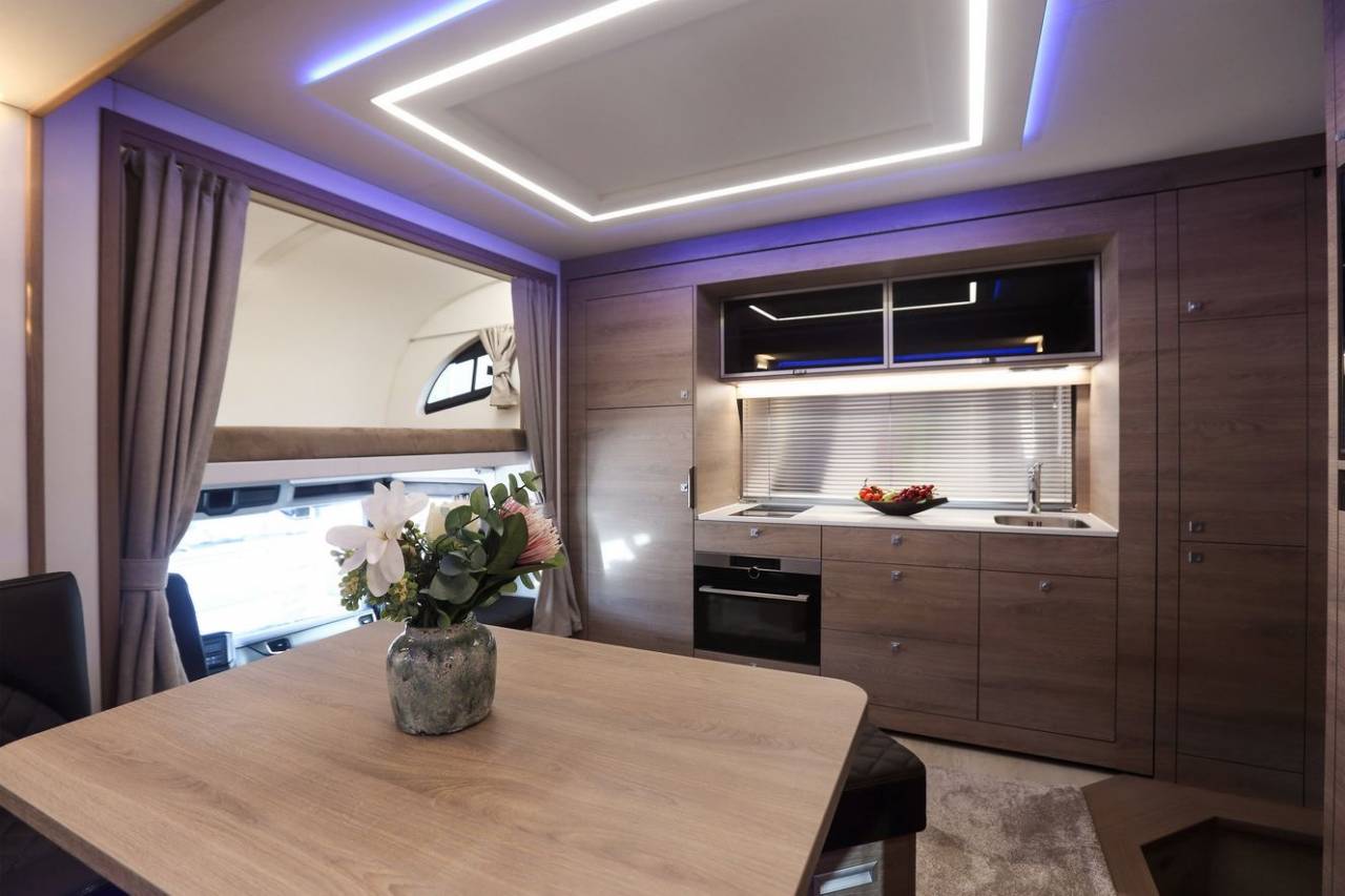 SCANIA P420 INTERHORSE