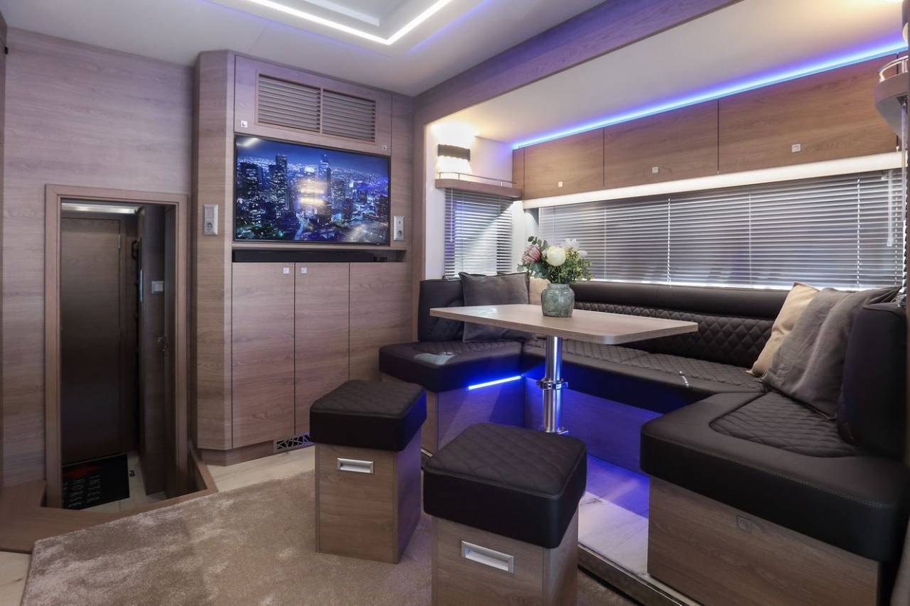 SCANIA P420 INTERHORSE