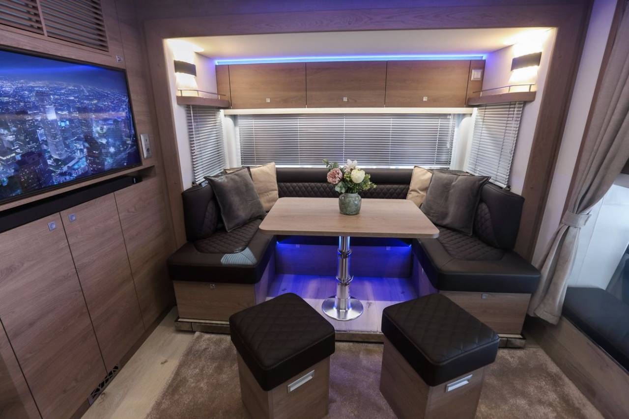 SCANIA P420 INTERHORSE