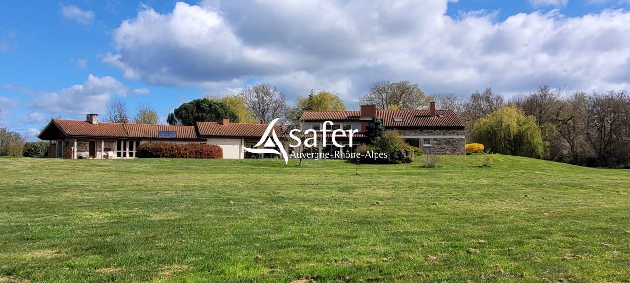 Propri&eacute;t&eacute; de prestige au coeur d'un haras sur 1,30 ha