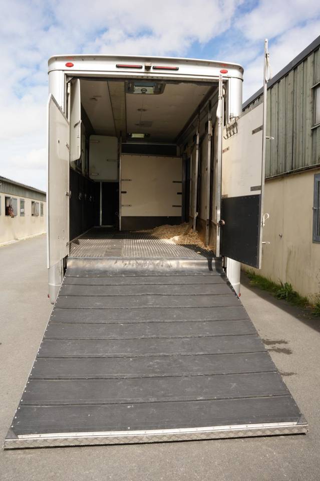 Camion pour transport 6 chevaux avec habitation