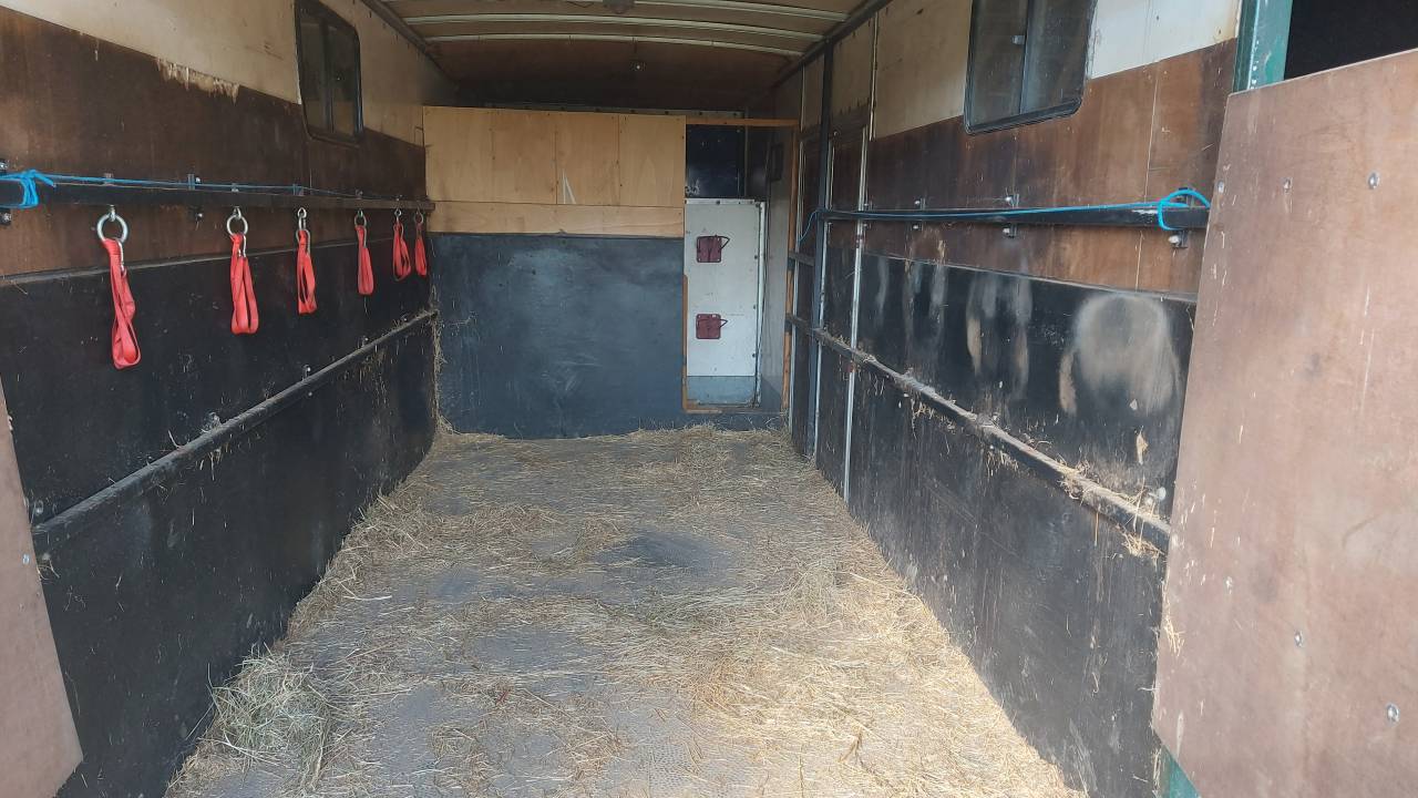 Camion 6 chevaux 5 passagers