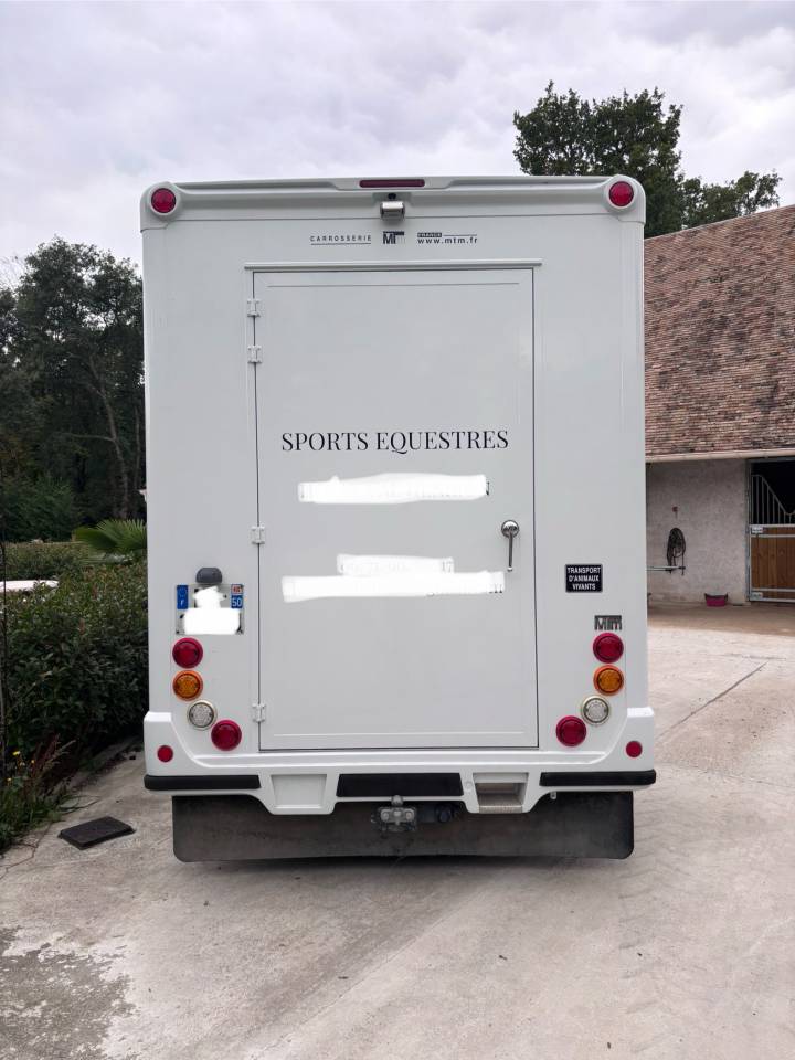 Camion Renault Master carrosserie MTM