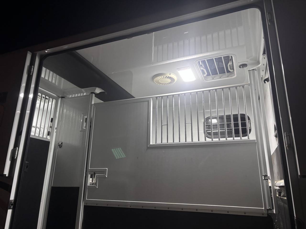 Camion Renault Master carrosserie MTM